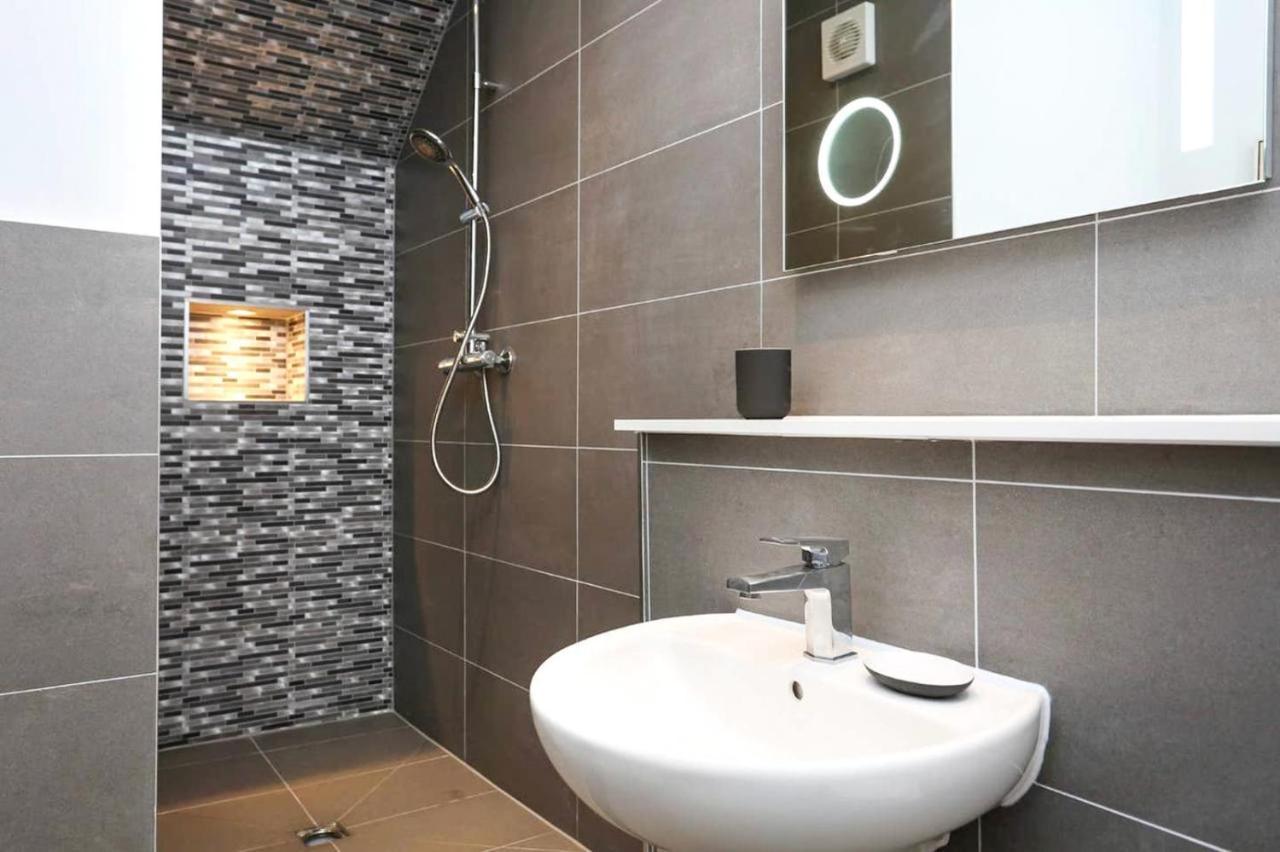 Ultra Modern, Stylish Apartment Next To Princes St Edinburgh Dış mekan fotoğraf